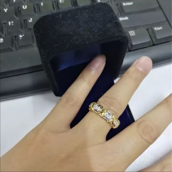 1.2CT Sterling Silver Ring - Picture 3 of 3